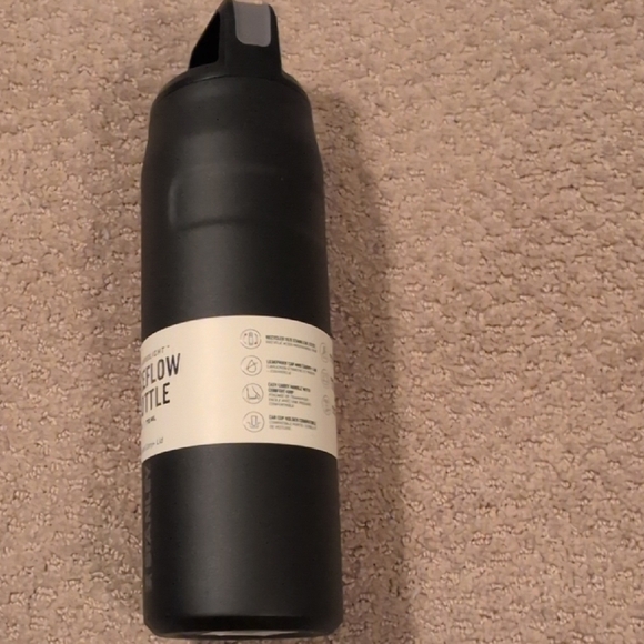 Stanley Black AeroLight IceFlow Water Bottle With Carry Plus 24 Oz - Picture 6 of 8